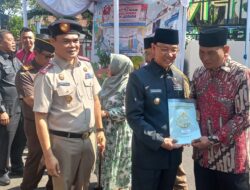 Penyerahan Sertifikat Gratis  Secara Simbolis Diserahkan Oleh Bupati Majalengka 