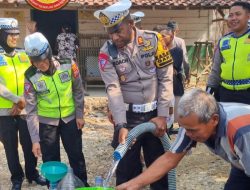 Polres Blora Melaksanakan Kegiatan Bantuan Sosial Air Bersih Dalam Rangka HUT Lalu Lintas Ke – 68 Tahun 2023