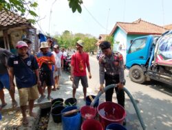 Polres Majalengka Berbagi Air Bersih di Desa Cipaku dalam Peringatan HUT Humas Polri ke-72
