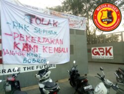 18 Karyawan Yang Di PHK Sepihak Masih Melakukan Aksi Di Depan PT Gunung Baja Kontruksi