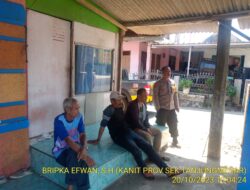 Anggota Polsek Tanjungmedar Polres Sumedang Polda Jabar Tingkatkan Keamanan dengan Patroli Jalan Kaki