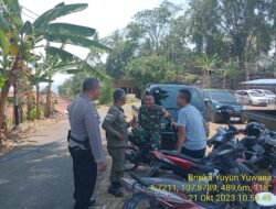 Anggota Polsek Tanjungmedar Polres Sumedang Polda Jabar Tingkatkan Keamanan dengan Patroli Jalan Kaki