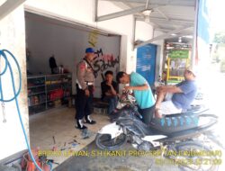 Anggota Polsek Tanjungmedar Polres Sumedang Polda Jabar Tingkatkan Keamanan dengan Patroli Jalan Kaki