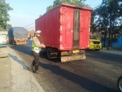 Polsek Tomo Polres Sumedang Polda Jabar, Berikan Pelayanan Pengaturan Lalu Lintas Pagi hari