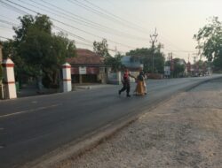 Samapta Polsek Tomo Polres Sumedang Laksanakan Pengaturan Lalu Lintas Sebagai Bentuk Pelayanan Kepada Masyarakat