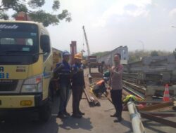Polsek Tomo Polres Sumedang Tingkatkan Keamanan dan Kenyamanan dengan Patroli Jalan Kaki