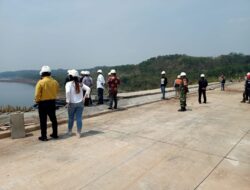 Pengamanan Kunjungan Deputi Kepresidenan dan Staf Mensesneg Ke Proyek PLTS Terapung