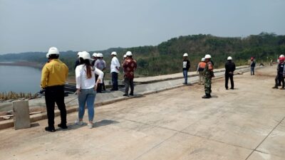 Pengamanan Kunjungan Deputi Kepresidenan dan Staf Mensesneg Ke Proyek PLTS Terapung