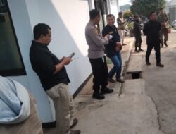 Kapolsek Sukasari Beserta Anggota UNIT Samapta Melaksanakan Patroli Jalan Kaki Dengan Memberikan Himbauan Kamtibmas 