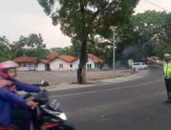 Panit Lantas Polsek Tomo Laksanakan Penjagaan dan Pengaturan dipertigaan Cijelag – Tomo