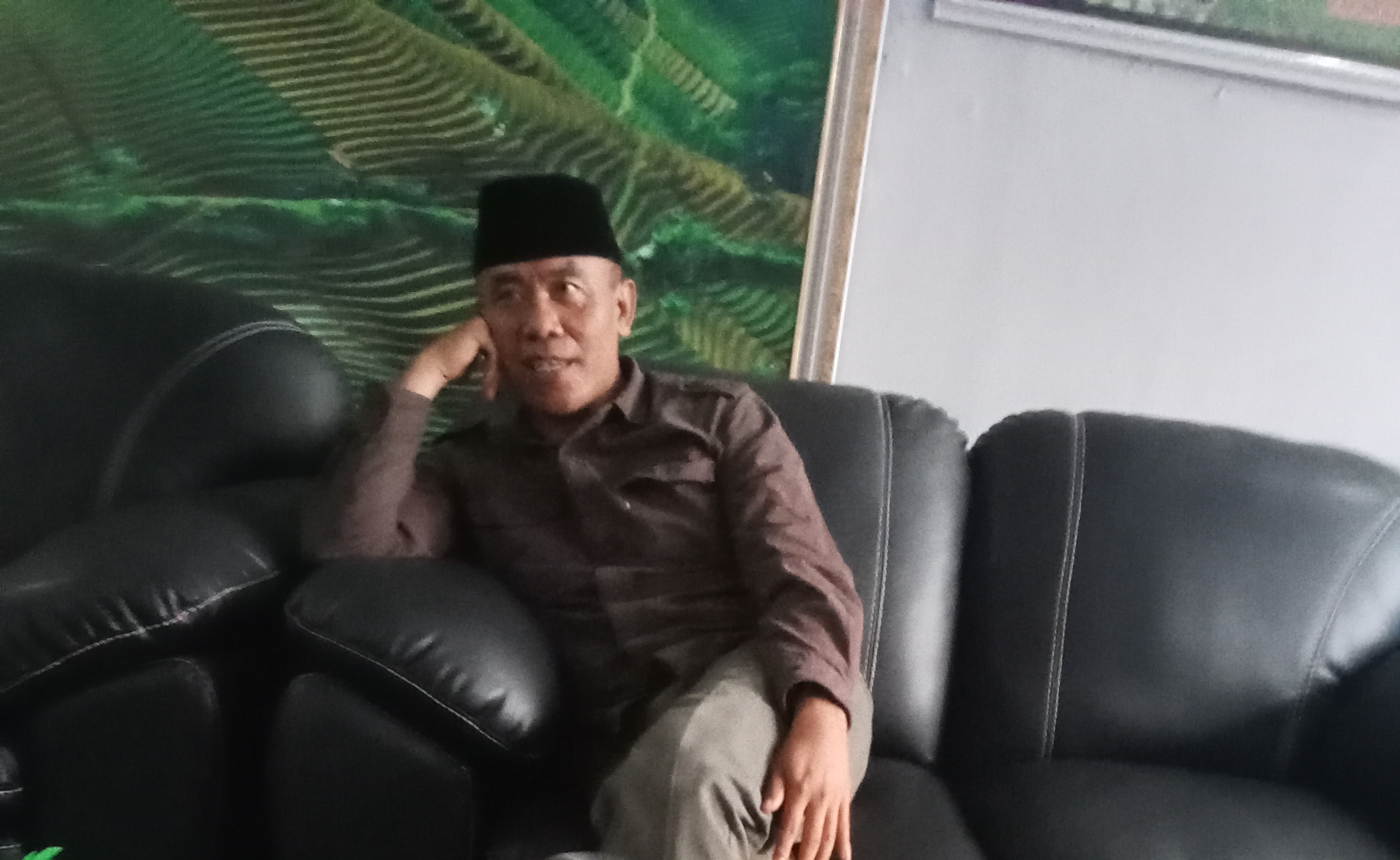Kepala Dinas DPMD Ketika Sedang di Wawancara 