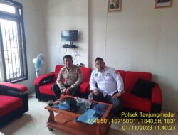 Kapolsek Tanjungmedar Polres Sumedang Silaturahmi Dengan Kepala Desa Cikaramas