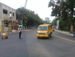 Satuan Lalu – lintas Polsek Tomo  Rutin Laksanakan Pengaturan Lalin dipertigaan Cijelag – Tomo
