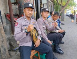 POLSEK TOMO POLRES SUMEDANG TINGKATKAN KEAMANAN DAN KETERTIBAN DENGAN PATROLI JALAN KAKI