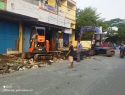 Diinisiasi Lurah Bahagia Drainase Di PUP Sektor V Dibongkar : Warga, Saya Dukung Lahir Batin