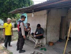 Samapta Polsek Tomo Polres Sumedang Tingkatkan Keamanan dan Kenyamanan dengan Patroli Jalan Kaki