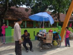 Bhabinkamtibmas Desa Darmawangi Kecamatan Tomo Silaturahmi Kamtibmas Kepada Warga Binaan