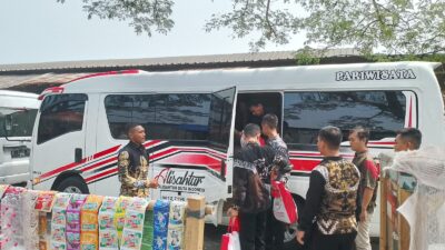 Presiden Tiba Di Pasar Citeko Purwakarta Disambut Meriah Oleh Warga Dan Pedagang Serta Pengurus Terkait