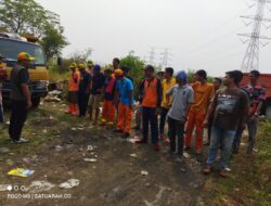 DLH Kab. Bekasi Bersama KarangTaruna Dan Pemuda Pancasila Angkut Tumpukan Sampah Di Kelurahan Kebalen 