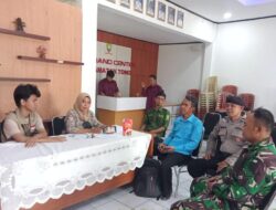 POLSEK TOMO POLRES SUMEDANG TINGKATKAN KEAMANAN DAN KETERTIBAN DENGAN PATROLI JALAN KAKI