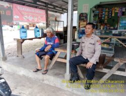 Kaniit Binmas Aiptu Nana Sujana dan Bripka Ade Mulyana Bhabinkamtibmas Desa Cikaramas Tanjungmedar Polres Sumedang laksanakan sambang/silatrahmi kamtibmas