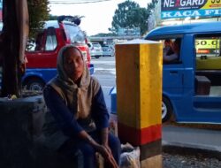 Kemunculan Wanita Dewasa Hidup Di Pinggiran Jalan Purwakarta