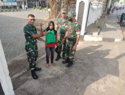 Berbagi kasih terus di alirkan ke warga masyarakat, Danramil 1005/Jatinangor, Kodim 0610/Smd Kapten Arh Ateng Jaelani memimpin langsung Jum’at berkah Pembagian 50 paket Sembako kepada warga kurang mampu