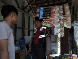 SAMAPTA POLSEK TOMO POLRES SUMEDANG TINGKATKAN KEAMANAN DAN KETERTIBAN DENGAN PATROLI JALAN KAKI