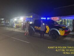 Polsek Tanjungmedar Polres Sumedang melaksanakan Patroli Blue light di jalur rawan kriminalitas