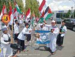 Peduli Palestina Ratusan Element Masyarakat Blora, Gelar Aksi Boikot Produk Dan Bakar Bendera Israil