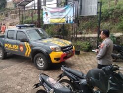 Kaposek sukasari beserta anggota unit samapta melaksanakan patroli jalan kaki dengan memberikan himbauan kamtibmas  sebagai langkah preventif dan ondusif 
