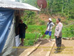 Polsek Tanjungmedar Polres Sumedang giatkan Patroli Jalan Kaki untuk jaga kamtibmas