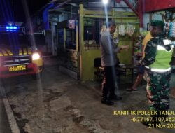 Dalam rangka Harkamtibmas, Polsek Tanjungmedar Polres Sumedang laksanakan Patroli Blue Light Gabungan TNI-POLRI/POL PP