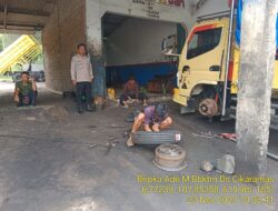 Piket Polsek Tanjungmedar Polres Sumedang Polda Jabar Tingkatkan Keamanan dengan Patroli Jalan Kaki