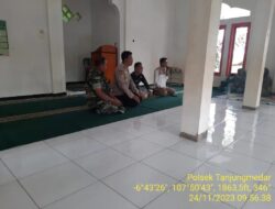 Kapolsek Tanjungmedar Polres Sumedang melaksanakan Kegiatan Jumat Curhat