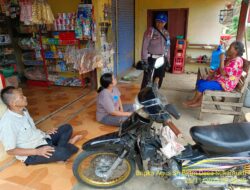 Bhabinkamtibmas Desa Sukamukti bersama Bripka Efendi Wawan Kanit Provos Polsek Tanjungmedar Polres Sumedang Polda Jabar laksanakan sambang/silatrahmi kamtibmas