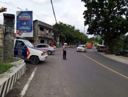 Personel Polsek Tomo Polres Sumedang Rutin laksanakan Penjagaan dan Pengaturan Lalin.
