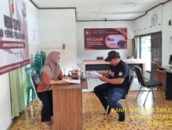 Polsek Tanjungmedar Polres Sumedang, Aipda Vera Kusnandar melaksanakan Koordinasi dan Komunikasi ke Kantor Panwaslu Kecamatan Tanjungmedar