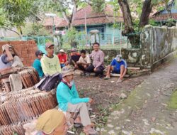 Bhabinkamtibmas Polsek Tomo Melaksanakan “Jumat Curhat” dengan Warga Desa Marongge Kecamatan Tomo Kabupaten Sumedang