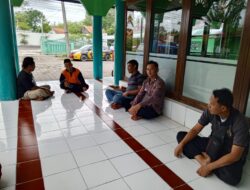 Panit OPS Reskrim Polsek Tomo Polres Sumedang Melaksanakan Kegiatan “Jumat Curhat” Dalam Rangka Program Quick Wins Presisi Polri.