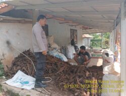 Bhabinkamtibmas Polsek Tanjungmedar Polres Sumedang melaksanakan sambang kamtibmas serta sosialisasi layanan 110