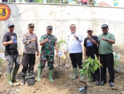 Hari Bhakti PUPR, Bupati Tanam Pohon di Daerah Rawan Longsor