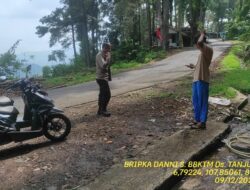 Polsek Tanjungmedar Polres Sumedang laksanakan Patroli Jalan Kaki di pemukiman warga