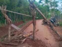 Warga Blokade Jalan Menuju PT. ELLAP/KKST, Karena di Nilai Ingkar Janji