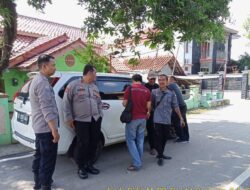 Personel Samapta Polsek Tomo Polres Sumedang Tingkatkan Keamanan dan Ketertiban Dengan Patroli Jalan Kaki