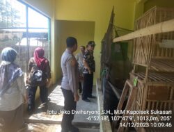 Kapolsek Sukasari IPTU Joko Dwi Haryono SH,M.M, bersama Babinkamtibmas Desa Sukasari Melaksanakan Giat Sambang Dan Silaturahmi 