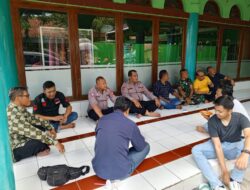 Panit IK Polsek Tomo Polres Sumedang Melaksanakan Kegiatan “Jumat Curhat” Dalam Rangka Program Quick Wins Presisi Polri.