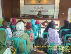 Kapolsek Tanjungmedar Polres Sumedang melaksanakan Kegiatan Jumat Curhat di desa Tanjungmedar