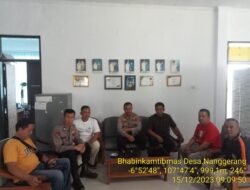 Polsek Sukasari melaksanakan kegiatan Jumat Curhat dalam rangka Program Quick Wins Presisi di lingkungan kantor Kecamatan Sukasari