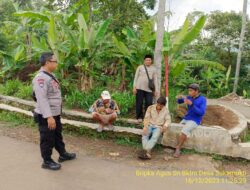 Anggota Polsek Tanjungmedar Polres Sumedang Polda Jabar Tingkatkan Keamanan dengan Patroli Jalan Kaki